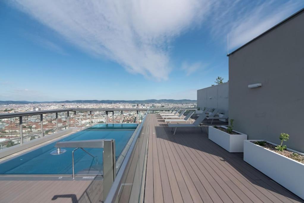Hoch Hinaus, Neu Und Stilvoll Mit Pool Am Dach Apartman Bécs Kültér fotó