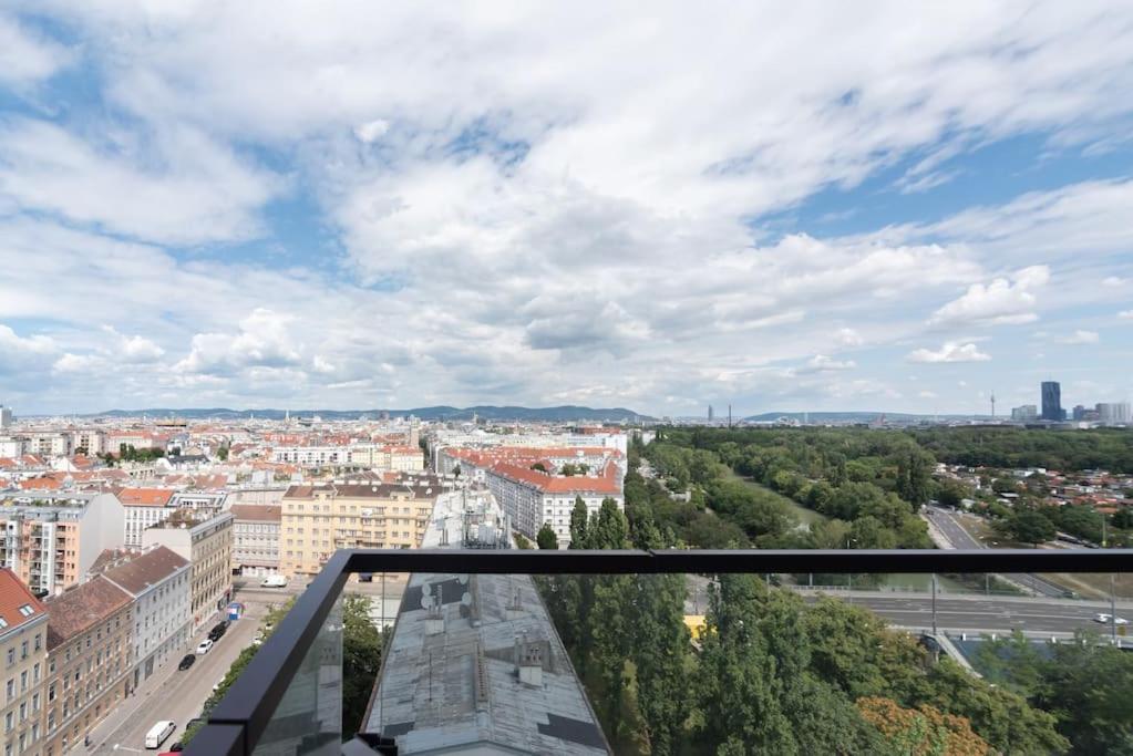 Hoch Hinaus, Neu Und Stilvoll Mit Pool Am Dach Apartman Bécs Kültér fotó