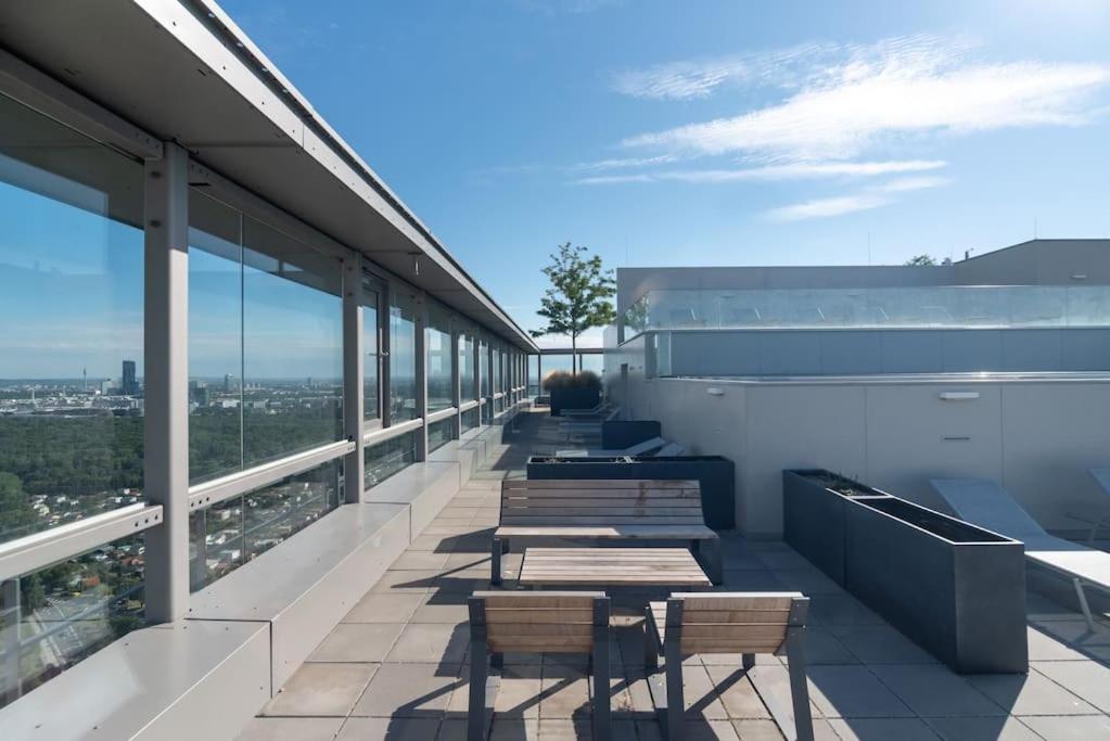 Hoch Hinaus, Neu Und Stilvoll Mit Pool Am Dach Apartman Bécs Kültér fotó