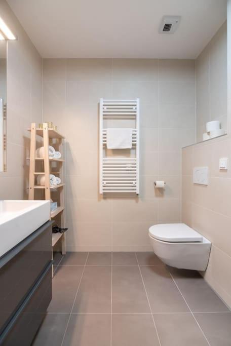 Hoch Hinaus, Neu Und Stilvoll Mit Pool Am Dach Apartman Bécs Kültér fotó