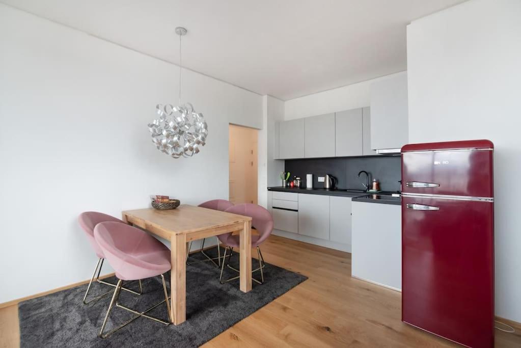 Hoch Hinaus, Neu Und Stilvoll Mit Pool Am Dach Apartman Bécs Kültér fotó