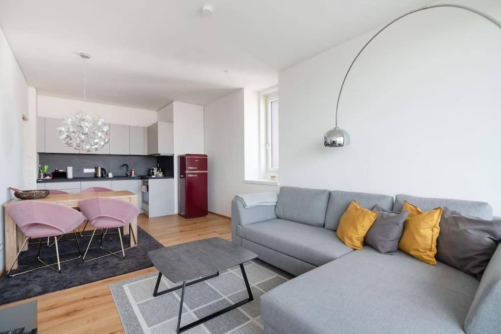 Hoch Hinaus, Neu Und Stilvoll Mit Pool Am Dach Apartman Bécs Kültér fotó