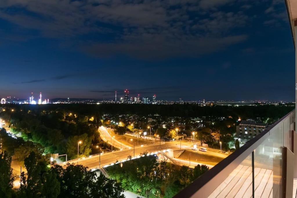 Hoch Hinaus, Neu Und Stilvoll Mit Pool Am Dach Apartman Bécs Kültér fotó