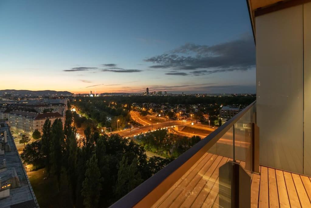 Hoch Hinaus, Neu Und Stilvoll Mit Pool Am Dach Apartman Bécs Kültér fotó