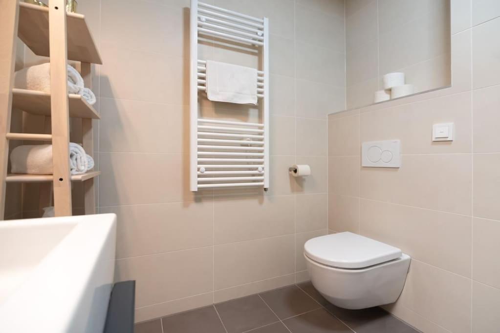 Hoch Hinaus, Neu Und Stilvoll Mit Pool Am Dach Apartman Bécs Kültér fotó